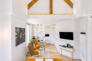 Fer et planche à repasser, Wi-Fi gratuit, draps fournis