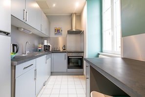 Fridge, microwave, oven, dishwasher