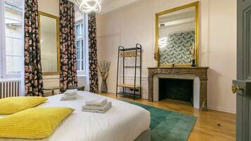 3 slaapkamers, een strijkplank/strijkijzer, reisbedje, gratis wifi