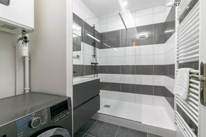 Douche, sèche-cheveux