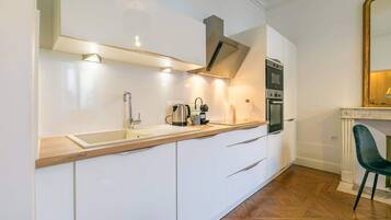 KylskÄp, mikrovÄgsugn, ugn och spishÀll