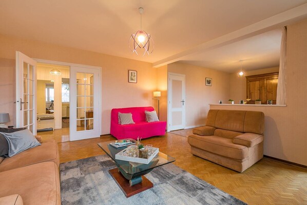 TV - le 4 Saisons -Appartement 2 chambres avec balcon - SR Loc (TALANT)