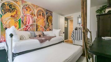 2 slaapkamers, een strijkplank/strijkijzer, reisbedje, gratis wifi