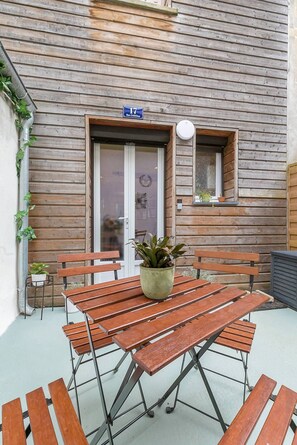 Outdoor dining - Château Biek (Dijon)