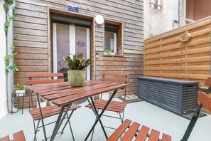 Outdoor dining - Château Biek (Dijon)