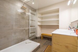 Shower, hair dryer - Le Devosge (Dijon)