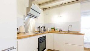 Private kitchen - La Cabotte d'Ahuy – Village House (Ahuy)