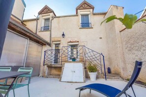 Outdoor dining - La Cabotte d'Ahuy- Belle maison de village- SR Loc (Ahuy)