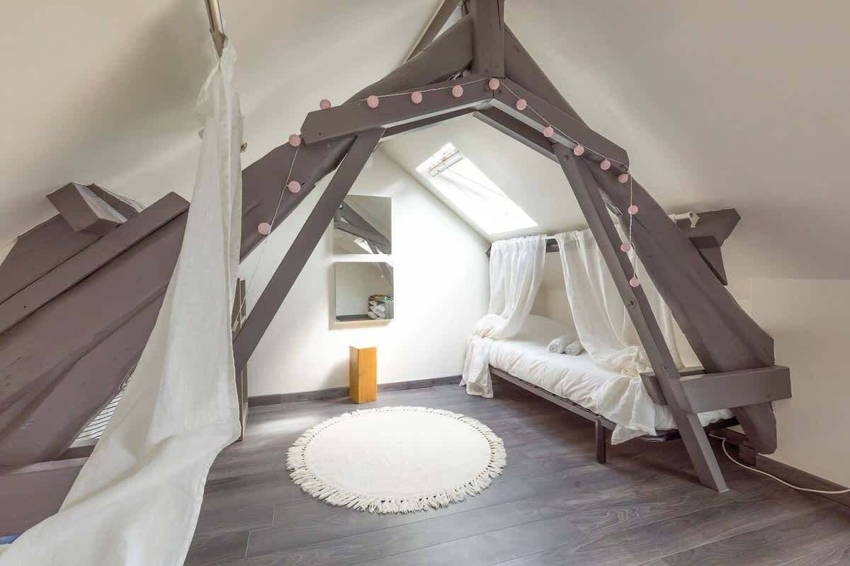 10 dormitorios, tabla de planchar con plancha, cuna de viaje