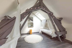 10 soverom, strykejern/-brett, reiseseng for barn og wi-fi (inkludert)