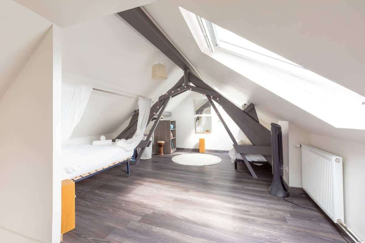 2 slaapkamers, een strijkplank/strijkijzer, reisbedje, gratis wifi