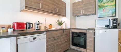 Frigorifero, forno, lavastoviglie, macchina per tè/caffè