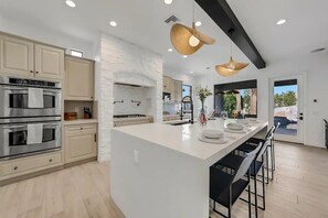 House | 7 bedrooms, Internet - Ohana Whaleslide 7bd Pickleball Game RM GYM (Indio)