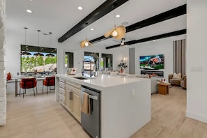 House | 7 bedrooms, Internet - Ohana Whaleslide 7bd Pickleball Game RM GYM (Indio)