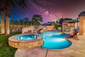 A swimming pool with a hot tub, surrounded by a stone deck and palm trees. - Ohana Whaleslide 7bd Pickleball Game RM GYM (Indio)