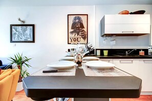 Kühlschrank, Mikrowelle, Ofen, Geschirrspüler