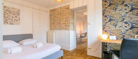 2 chambres, fer et planche à repasser, Wi-Fi gratuit, draps fournis