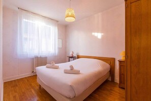 4 Schlafzimmer, Bügeleisen/Bügelbrett, Reisekinderbett, kostenloses WLAN