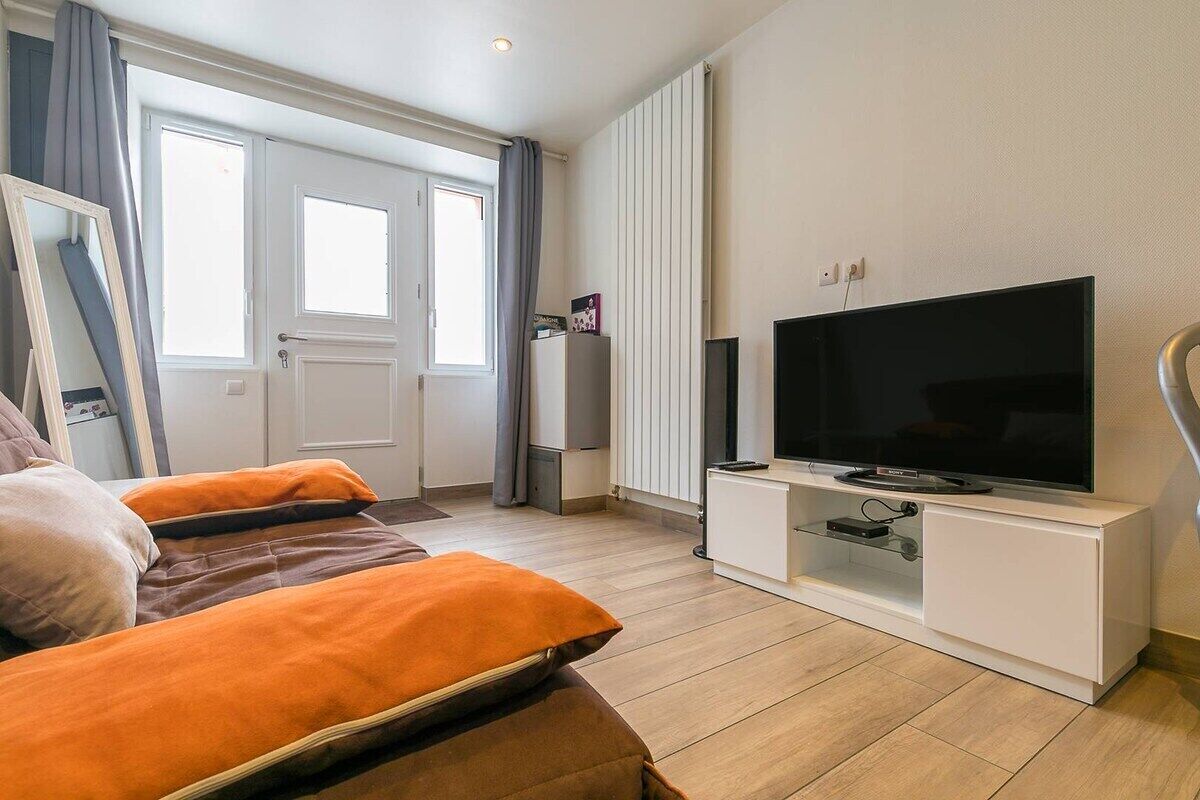 2 slaapkamers, een strijkplank/strijkijzer, reisbedje, gratis wifi