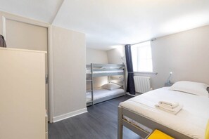 2 bedrooms, iron/ironing board, Internet, bed sheets - Le Duplex des Ducs- Au cœur du centre Historique- (Dijon)