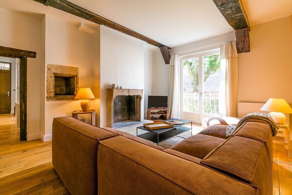 TV - Orangerie Jeannin - Appartement au cœur de la ville -SR Loc (DIJON)