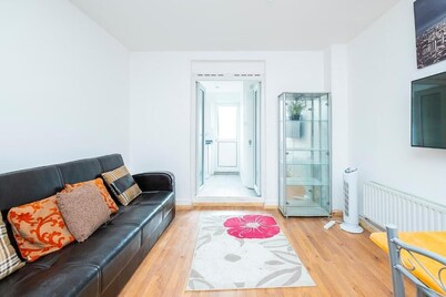 4 BEDROOM HOUSE DAGENHAM WITH PARKING