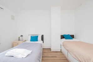 4 bedrooms, iron/ironing board, WiFi, bed sheets