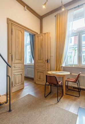 Suite – comfort | Oppholdsområde | Flatskjerm-TV