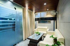 Reception - Treebo Royal Grand, Sector 71 (Noida)