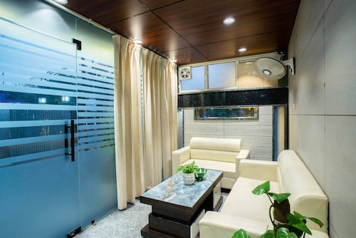 Treebo Royal Grand, Sector 71