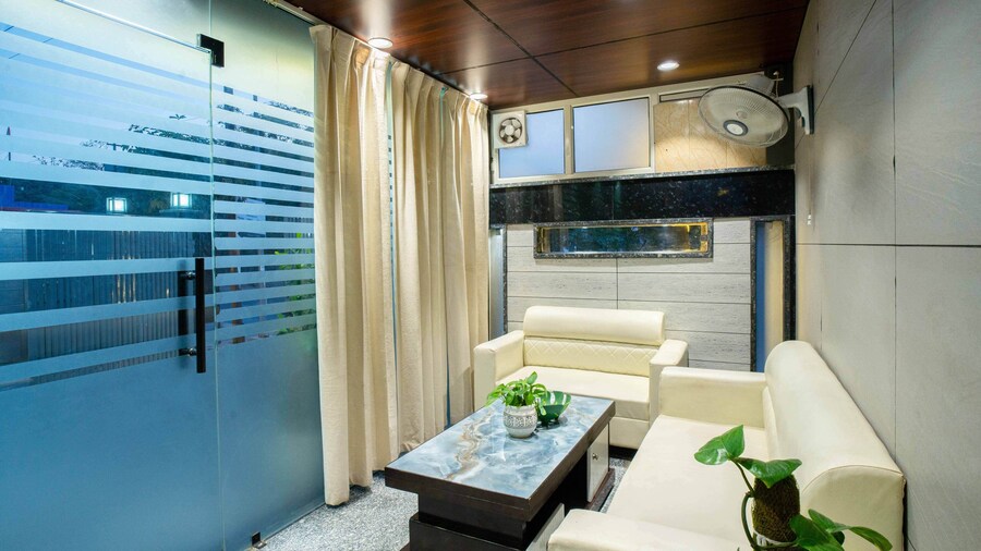 Treebo Royal Grand, Sector 71