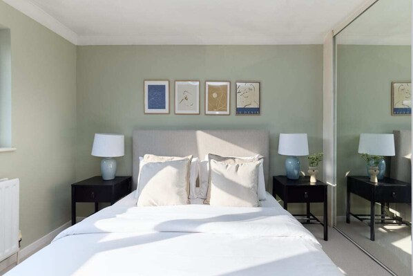 Apartment (2 Bedrooms) | 2 bedrooms, laptop workspace, bed sheets