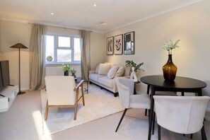 Apartment (2 Bedrooms) | Living area