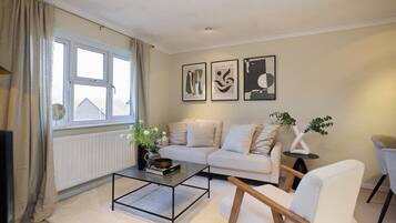 Apartment (2 Bedrooms) | Living area