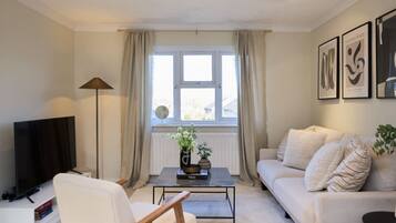 Apartment (2 Bedrooms) | Living area