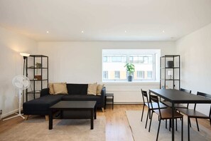 Apartment (2 Bedrooms) | Wohnbereich