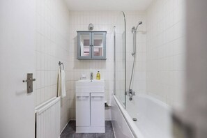 아파트 (2 Bedrooms) | 욕실 | 헤어드라이어