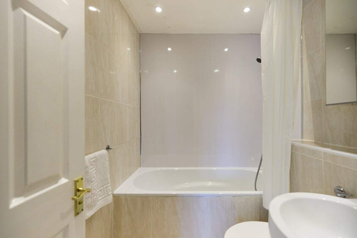 Apartment (3 Bedrooms) | Bathroom | Hair dryer