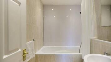 Apartment (3 Bedrooms) | Bathroom | Hair dryer