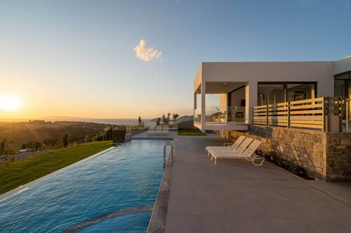 Villa Sara – 3BR Sea View with Private Pool