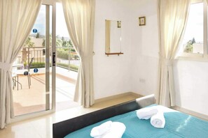 3 chambres, fer et planche à repasser, Wi-Fi, draps fournis