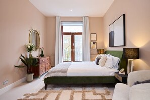Casa (3 Bedrooms) | 3 quartos, espaço de trabalho para notebook, roupa de cama