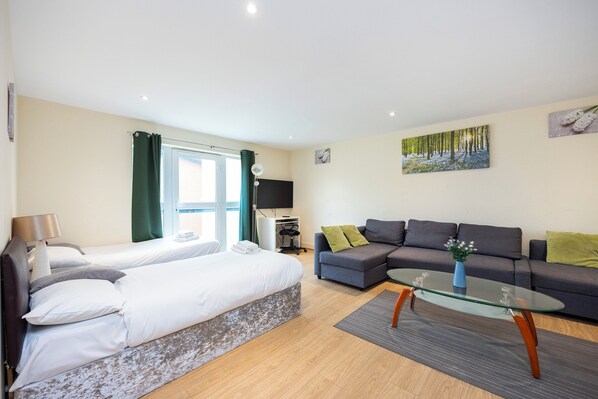 3 slaapkamers, een strijkplank/strijkijzer, wifi, beddengoed