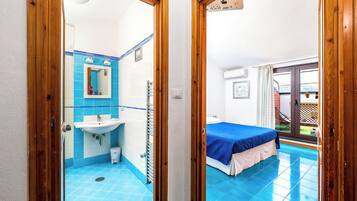 Panoramic Apartment, Partial Sea View | Bathroom