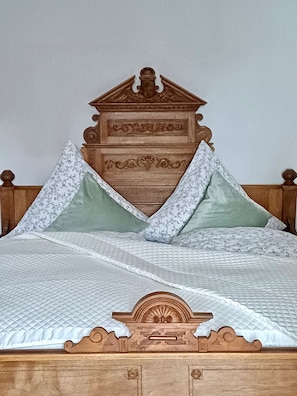1 slaapkamer, een strijkplank/strijkijzer, gratis wifi, beddengoed