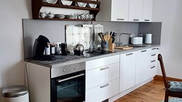 Fridge, oven, stovetop, dishwasher