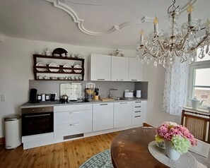 Réfrigérateur, four, plaque de cuisson, lave-vaisselle