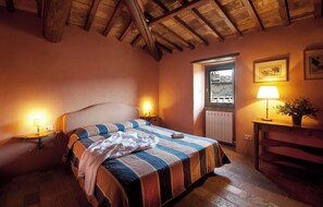 1 bedroom, iron/ironing board, travel cot, WiFi