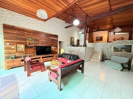 Smart TV 40 polegadas com canais a cabo