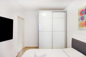 1 bedroom, iron/ironing board, WiFi, bed sheets